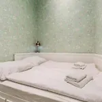 Vintage Vibe: Your Escape Apartament *