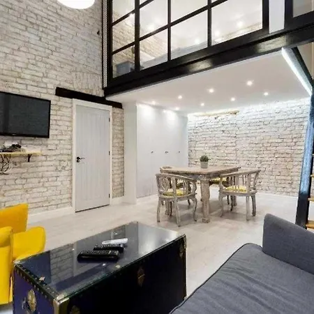 Vintage Vibe: Your Escape Apartmán