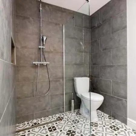 Vintage Vibe: Your Escape *