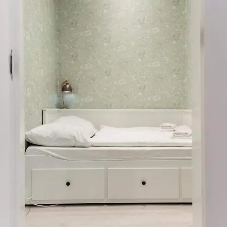 Vintage Vibe: Your Escape *