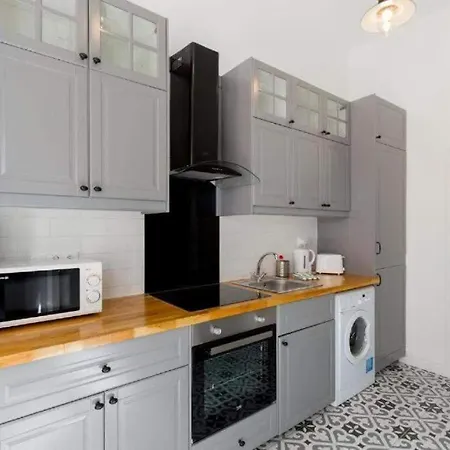 Vintage Vibe: Your Escape Budapest