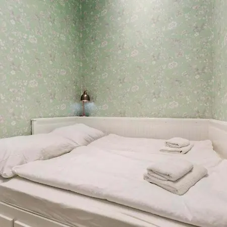 Vintage Vibe: Your Escape Apartment *