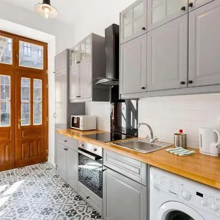 Vintage Vibe: Your Escape Budapest