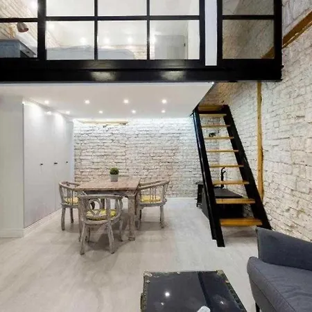 Vintage Vibe: Your Escape